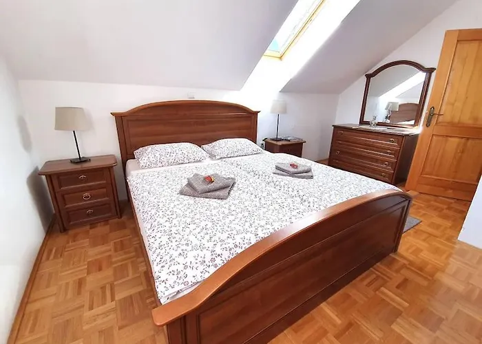 House Pucnk-beautiful Countryside بيت للعطل *