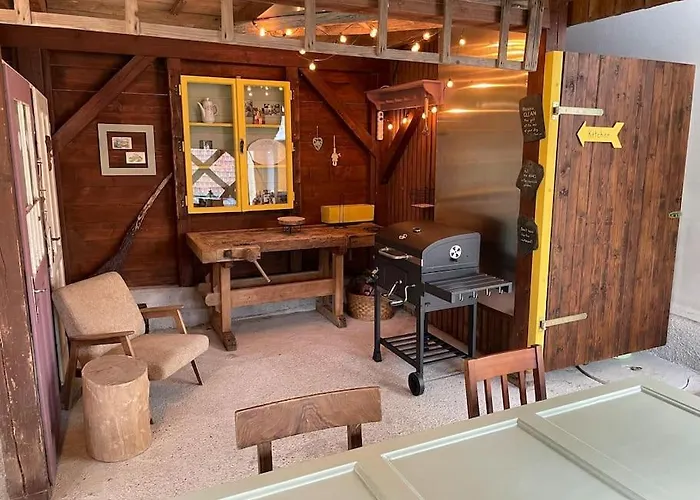 House Pucnk-beautiful Countryside زلزنيكي